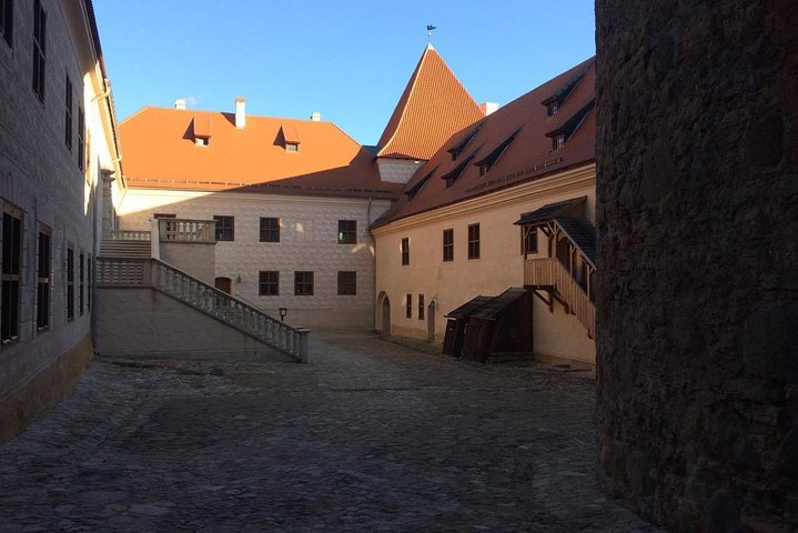 Tour from Riga to Vilnius: Bauska Castle, Rundale Palace and The Hill of Crosses