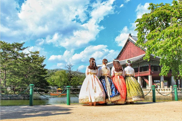 Small Group Seoul Highlight Tour opt. Hanbok & Tea Ceremony