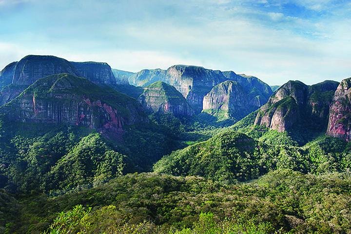 Amboro National Park Overnight Tour from Santa Cruz