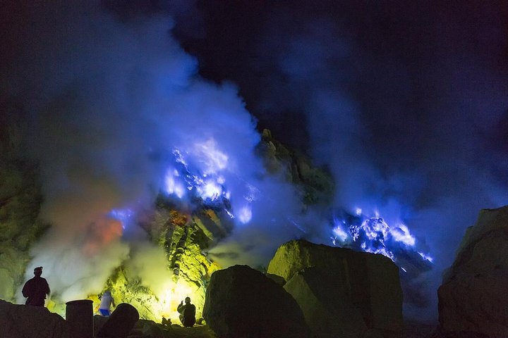 Overnight Mount Ijen Blue Fire Trek Tour From Bali (Private-All Inclusive)