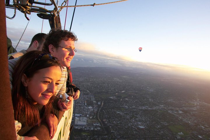 Hot Air Balloon Flights over Melbourne City (optional breakfast)