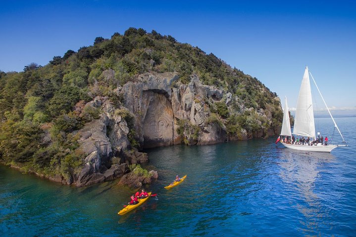 The Maori Carvings Half Day Kayak