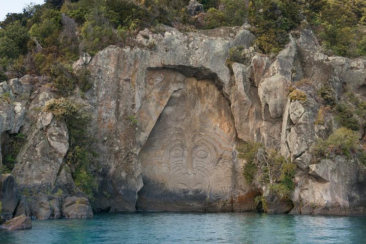 The Maori Carvings Half Day Kayak