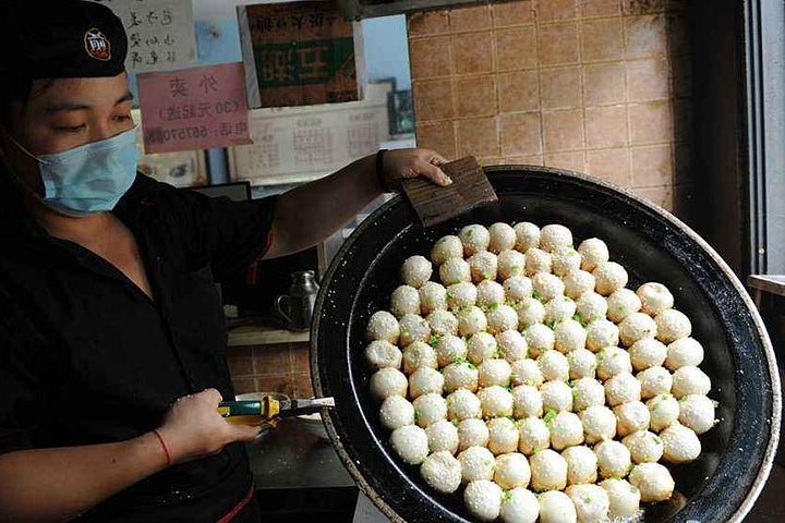 Authentic Local Food Tour in Central Shanghai