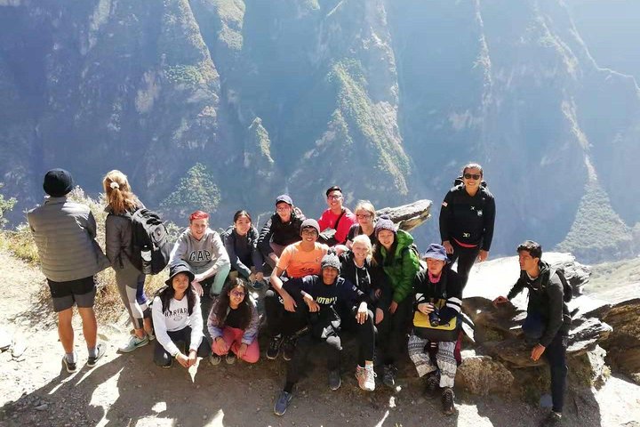 2 Days Tiger Leaping Gorge Hiking Tour by public coach