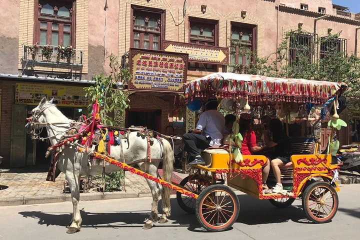 Private Day Tour to Kashgar from Urumqi by Round-way Flight