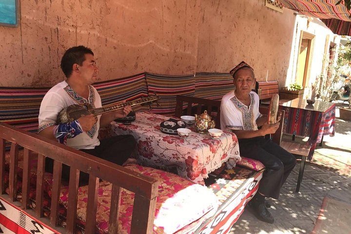 Private Day Tour to Kashgar from Urumqi by Round-way Flight
