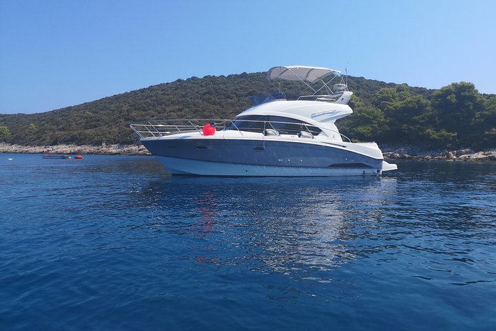 Blue cave & Hvar, 5 islands speed boat tour, luxuy seats in shade