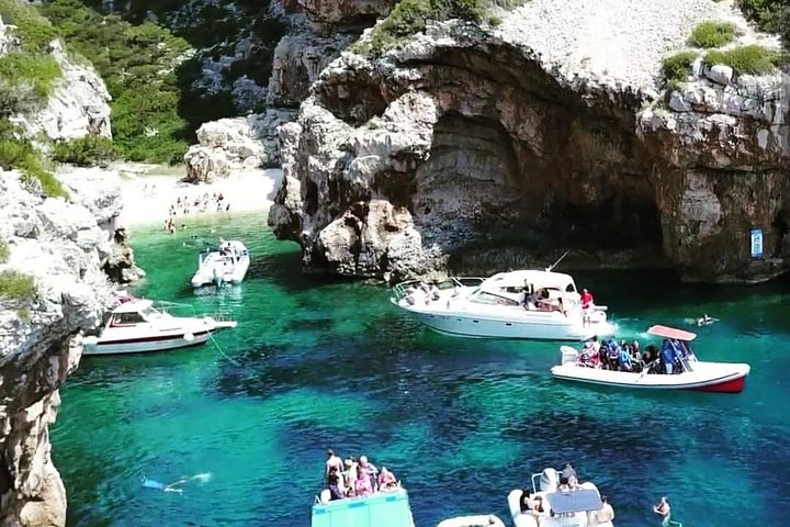 Blue cave & Hvar, 5 islands speed boat tour, luxuy seats in shade