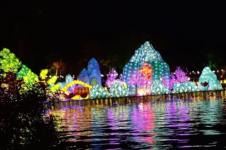 Guilin Four lakes night cruise with the English speaking driver from Guilin hotel