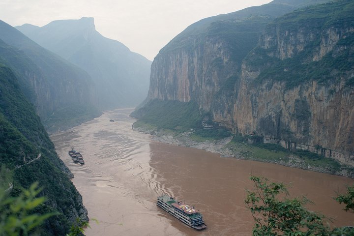 Yangtze River Cruise from Yichang to Chongqing Upstream in 5 Days 4 Nights