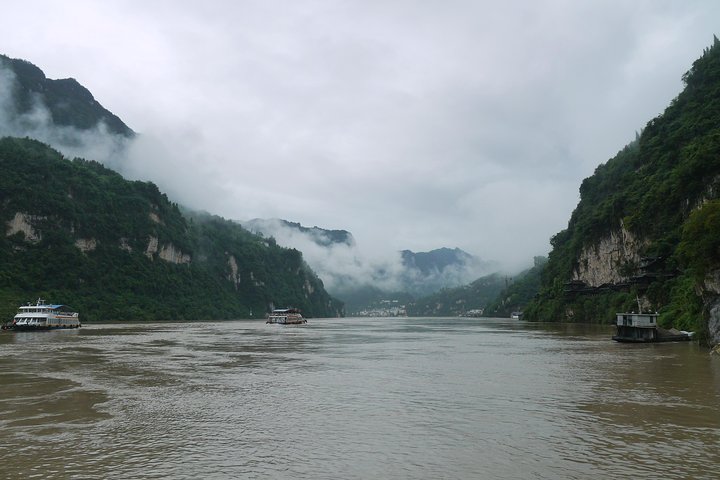 Yangtze River Cruise from Yichang to Chongqing Upstream in 5 Days 4 Nights