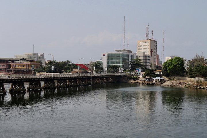 Private tour of Benin 3 days (Cotonou, Lake Ganvie, Ouidah)