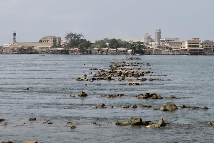 Private tour of Benin 3 days (Cotonou, Lake Ganvie, Ouidah)