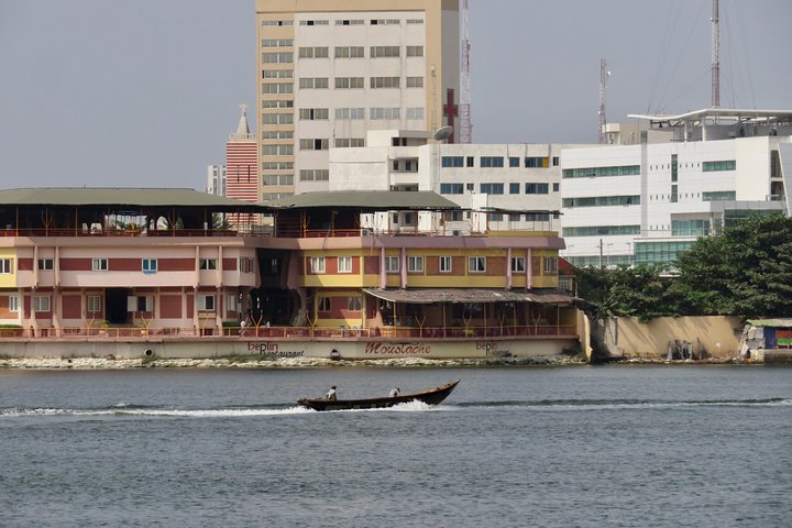 Private tour of Benin 3 days (Cotonou, Lake Ganvie, Ouidah)