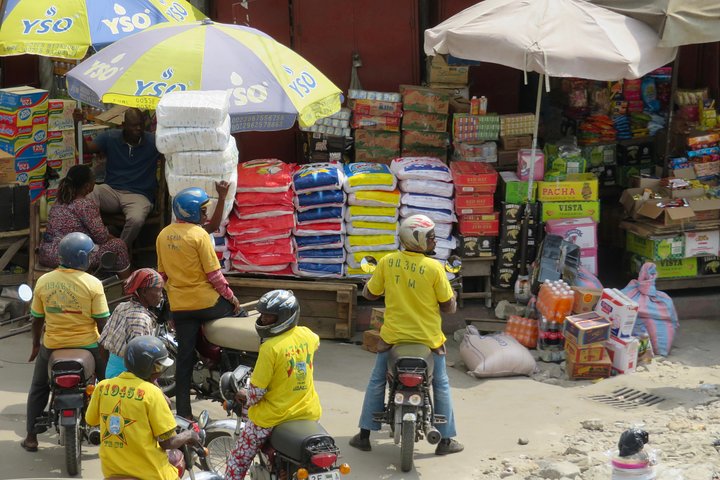 Private tour of Benin 3 days (Cotonou, Lake Ganvie, Ouidah)