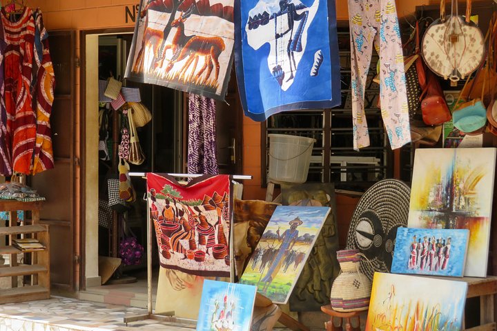 Private tour of Benin 3 days (Cotonou, Lake Ganvie, Ouidah)