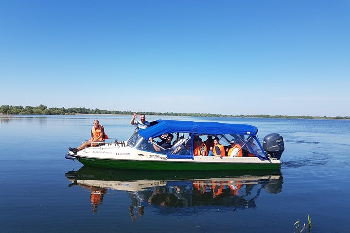 PRIVATE 4-5h speedboat tour to the village Mila23