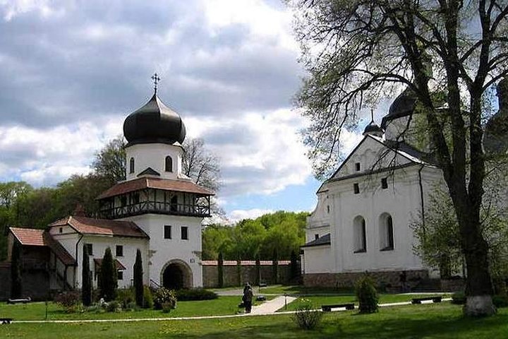 Zhovkva and Krekhiv Monastery Private Half-Day Tour from Lviv