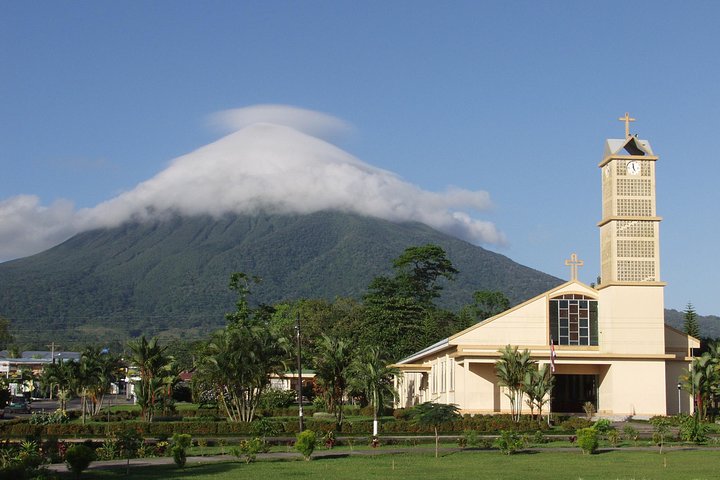 La Fortuna Waterfall, Hanging Bridges, Arenal Volcano Combo Tour