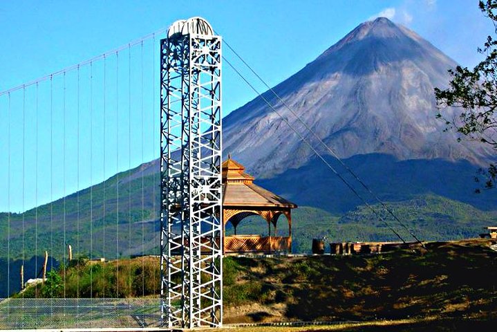 La Fortuna Waterfall, Hanging Bridges, Arenal Volcano Combo Tour
