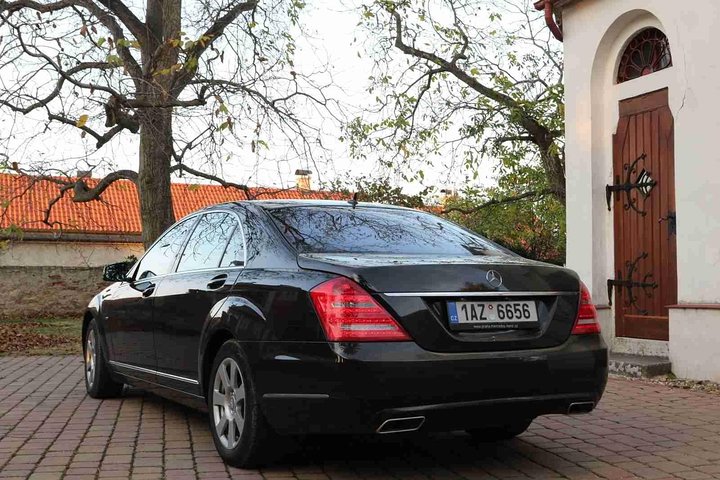 1-way private ride Karlovy Vary to Berlin - Mercedes Benz - up to 8 passengers
