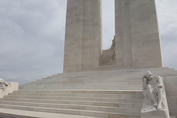 Full Day Canadian WW1 Vimy and Somme Battlefield Tour from Ypres