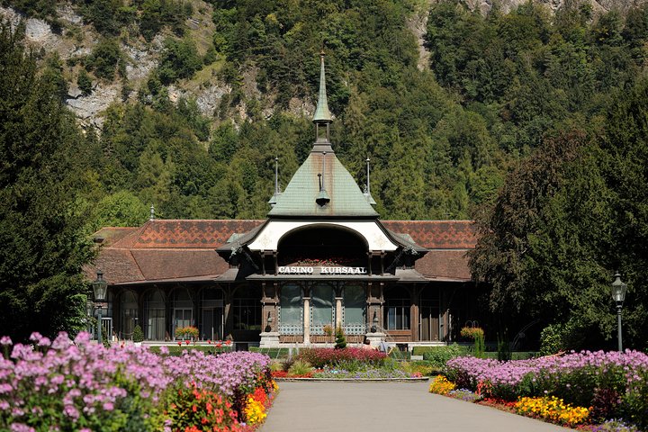 Zurich: Grindelwald, Interlaken & Lauterbrunnen Guided Day Trip