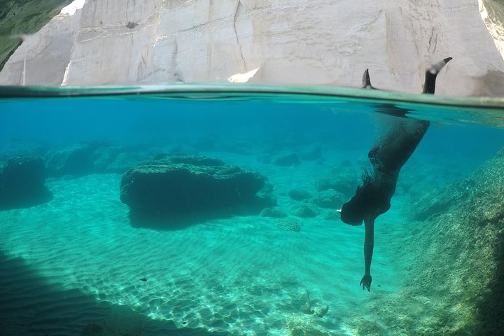 Milos Small-Group Full-Day Cruise with Snorkelling and Lunch
