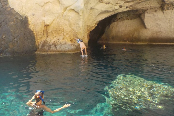 Milos Small-Group Full-Day Cruise with Snorkelling and Lunch