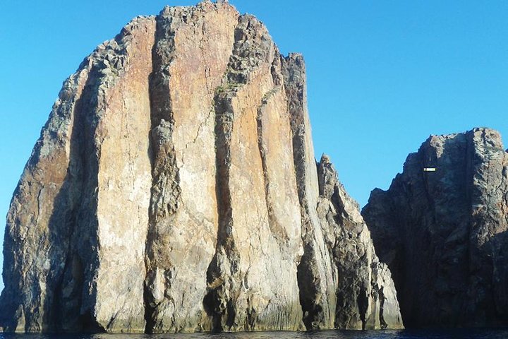 Milos Small-Group Full-Day Cruise with Snorkelling and Lunch