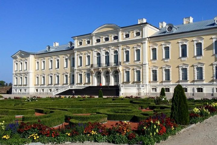 Private Trip from Vilnius to Riga: Hill of Crosses, Rundale Palace, Bauska castl