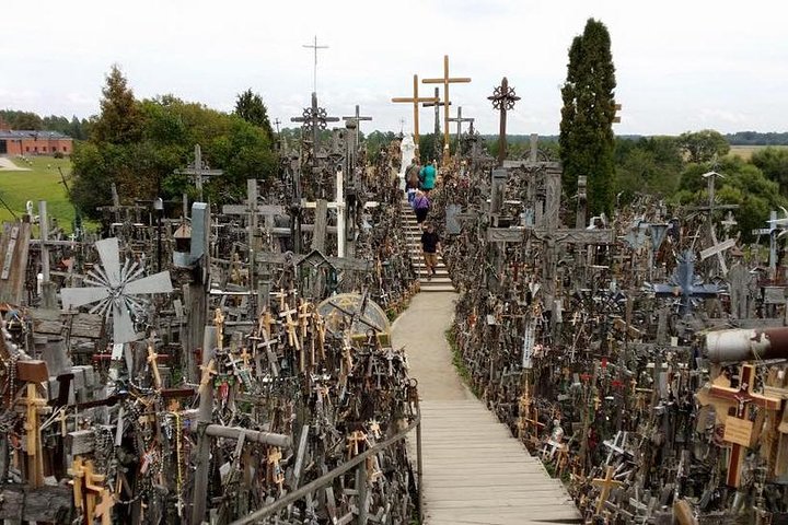 Private Trip from Vilnius to Riga: Hill of Crosses, Rundale Palace, Bauska castl