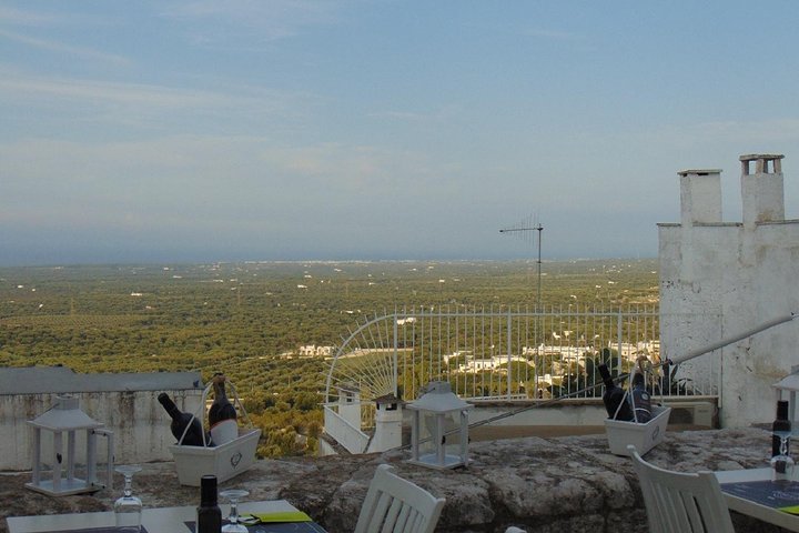 Private guided tour in Ostuni: exploring the panoramic historical centre