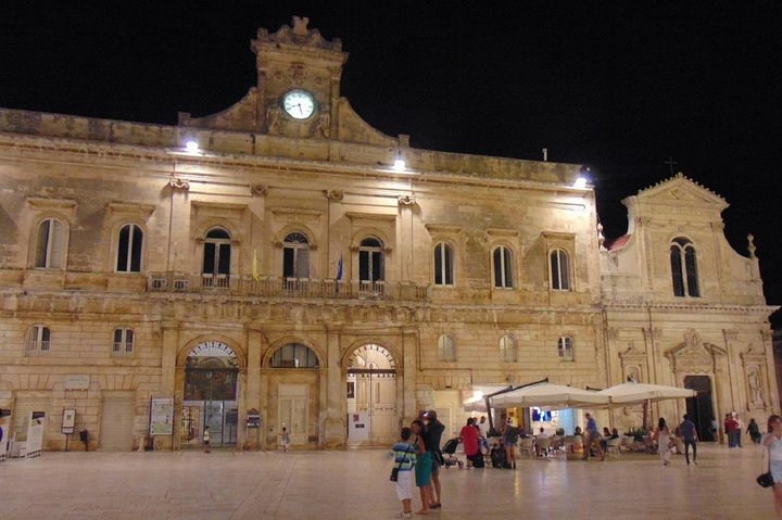 Private guided tour in Ostuni: exploring the panoramic historical centre