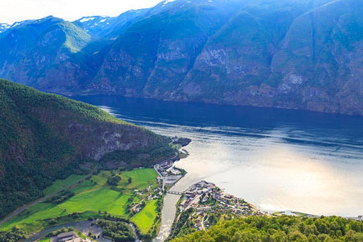 Flam: The Spectacular Stegastein Viewpoint Tour (Small Group)