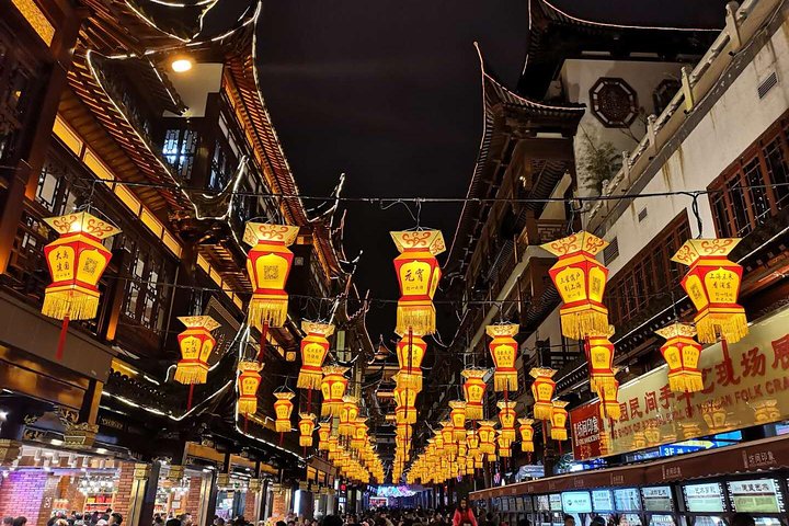 Private Evening Tour: VIP Huangpu River Cruise and Shanghai Lights