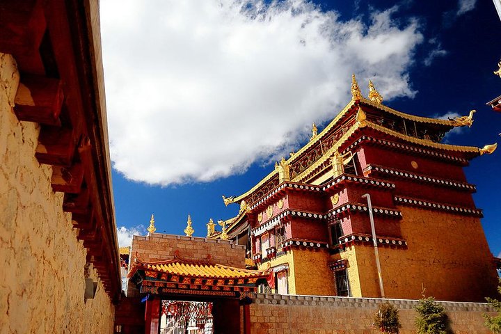 Private Day Trip of Shangri-La with Tibetan family visit