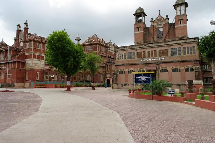 02 Nights & 03 Days Vadodara and Champaner Tour