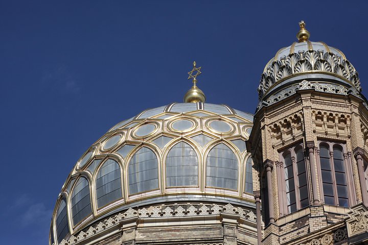 Warnemünde Shore Excursion: Private Berlin Jewish History Tour