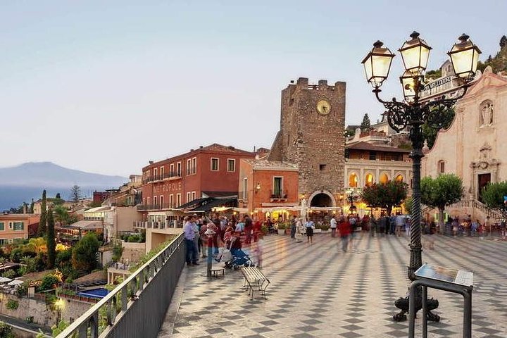 Taormina and Castelmola private and guided tour with Arancino