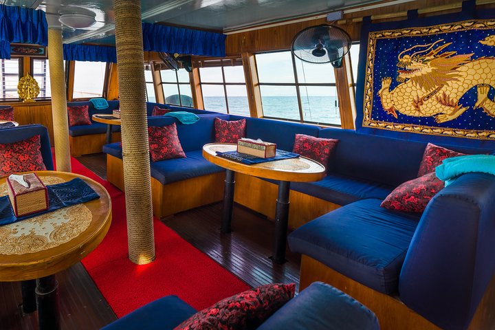 Semi-Private yacht adventure to Ang Thong Park’s hidden treasures