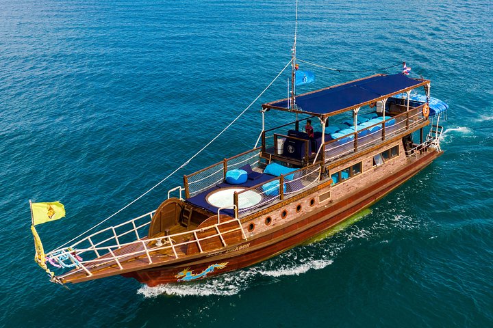 Semi-Private yacht adventure to Ang Thong Park’s hidden treasures