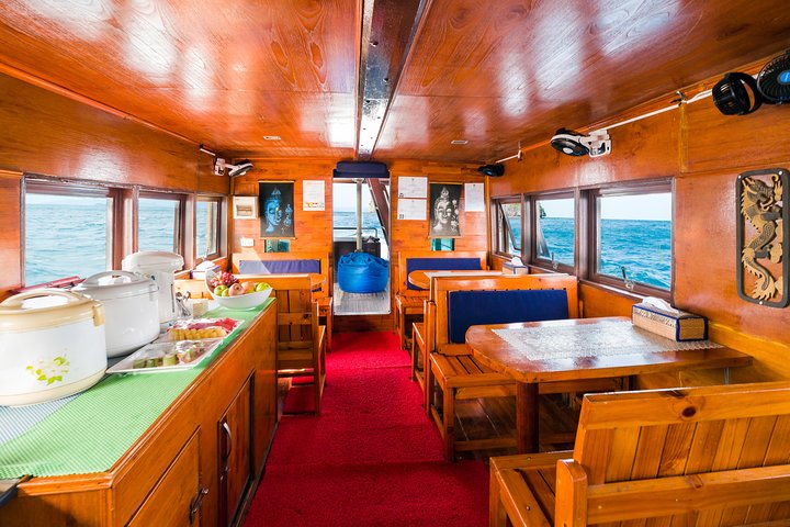 Semi-Private yacht adventure to Ang Thong Park’s hidden treasures