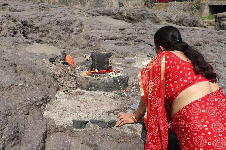 Discover the religious city: Nashik with wine tasting tour