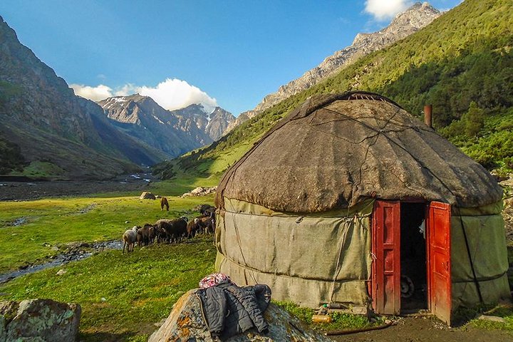 8 Days Trekking in Kyrgyzstan: Alay Mountains Adventure