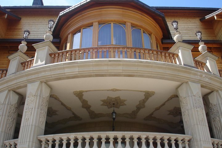 Private Tour Ukrainian President Yanukovych's Residence from Kyiv