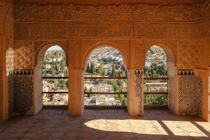 Granada Day Trip: Alhambra & Nazaries Palaces from Seville
