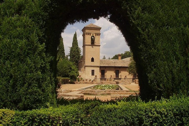 Granada Day Trip: Alhambra & Nazaries Palaces from Seville