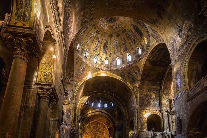 Venice's Best: Basilica, Doge's Palace, Gondola & History Gallery
